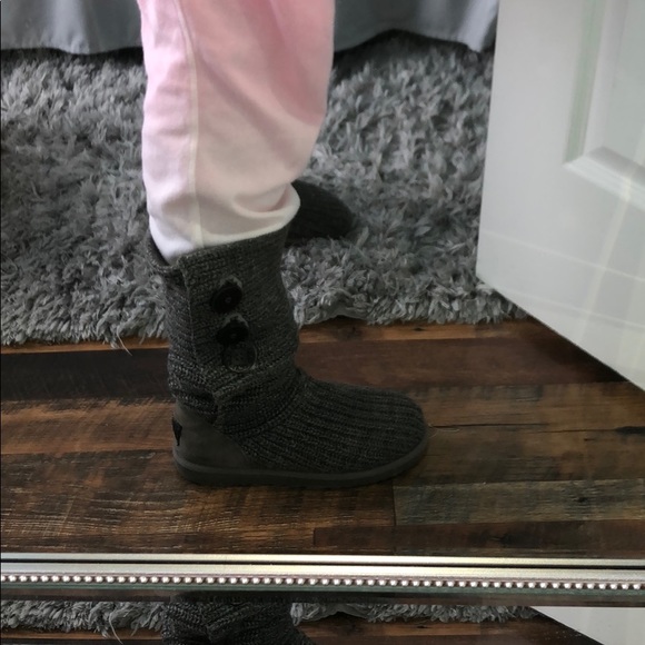 UGGS - Picture 2 of 3